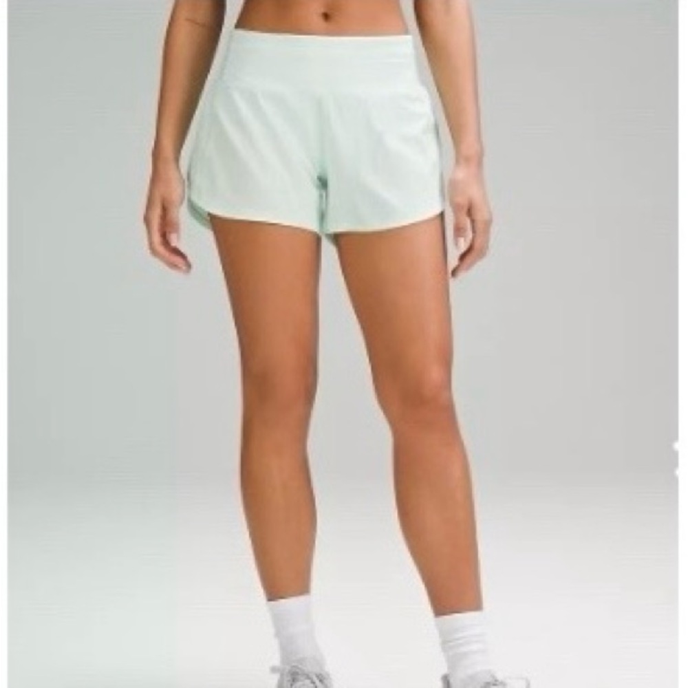 SOLD!! Lululemon Mid Rise Speed Up Athletic Shorts 4" - Mint/Light Green
